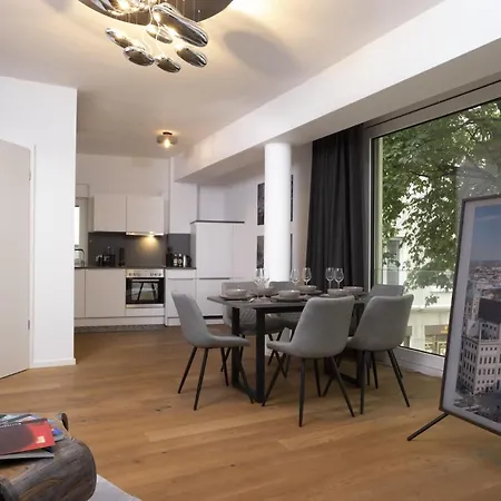 Goldenkey-suites - Luxury 'rathausplatz' - Overlooking The Main Square - Air Conditioning & Elevator Apartament *