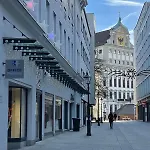 アパート Brand New Luxury On Rathausplatz アウグスブルク