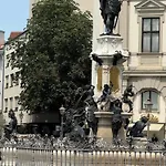 Brand New Luxury On Rathausplatz