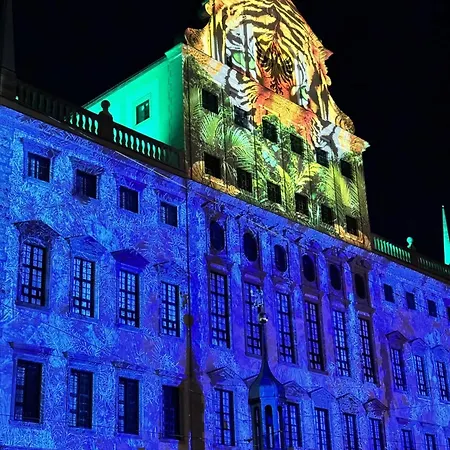 Goldenkey-suites - Luxury 'rathausplatz' - Overlooking The Main Square - Air Conditioning & Elevator